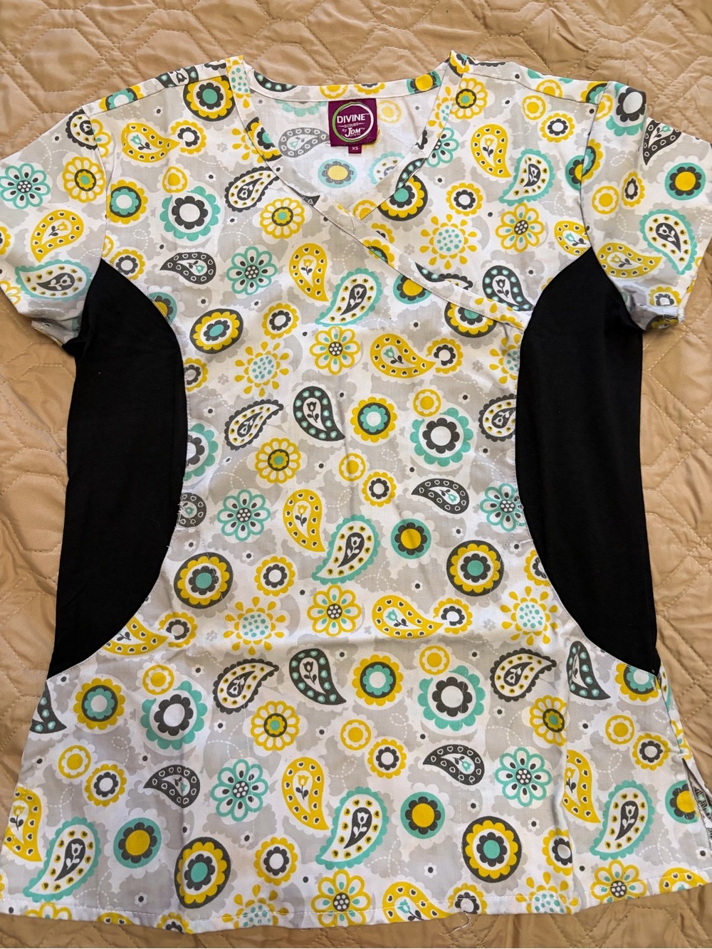 Women's Yellow Paisley Short Sleeve scrub Top with Black Side Panels